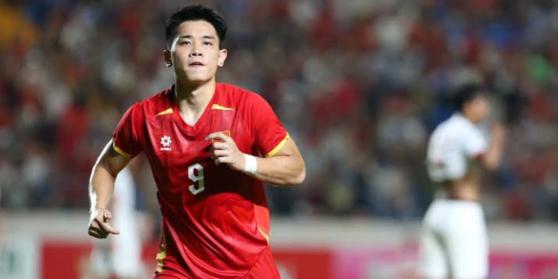 Đình Bắc giành giải Cầu thủ hay nhất ASEAN Cup 2026 2 2 4