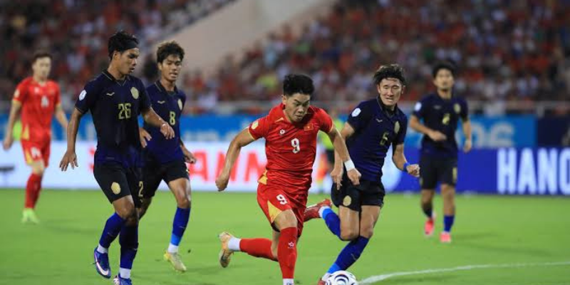 Đình Bắc giành giải Cầu thủ hay nhất ASEAN Cup 2026 3 3 4