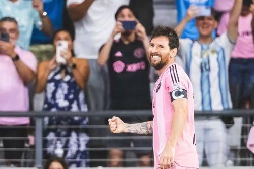 Messi ghi bốn bàn trong chiến thắng 7-1 của Inter Miami 1 Messi ghi bốn bàn trong chiến thắng 7-1 của Inter Miami