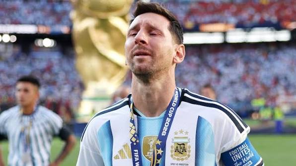 Messi từ giã đội tuyển quốc gia